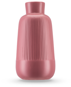The Vase Notes 25 cm old pink has a matte ceramic finish, a wide body, narrow neck and vertical ribs at the top. The smooth round base and minimalist design make it ideal for presenting silk flowers.