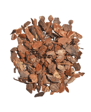A stack of Filling Material Tree Bark-Wood Bark 15L, consisting of dried brown tree bark chips, is arranged in a circular shape on a white background.