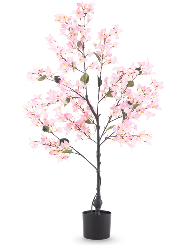 De Kunstplant Bougainvillea 120 cm roze is een kunstboom in pot met groene bladeren en levendige roze bloemen, afgebeeld tegen een effen witte achtergrond.