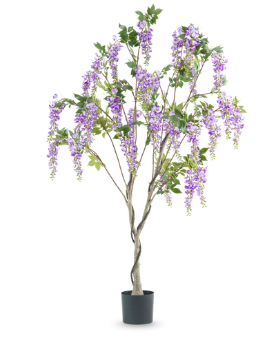 De Kunstplant Blauweregen 180 cm heeft een gedraaide stam met levensechte trossen paarse bloemen en groene bladeren tegen een witte achtergrond.