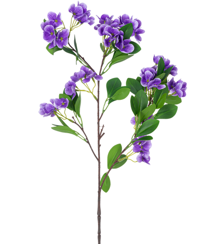 De Kunstbloem Sneeuwbal Real Touch Lila 80 cm heeft een enkele kunsttak met trossen levendige lila bloemen en groene bladeren op meerdere stelen, tegen een effen witte achtergrond.
