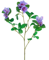 De Kunstbloem Rododendron Azalea 73 cm paars heeft een steel met groene bladeren en drie trossen paarse bloemen met gele en witte details, geïsoleerd op een witte achtergrond.