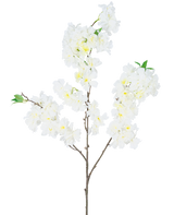 De Kunst Kersenbloesem 106 cm wit heeft een enkele bruine tak met trosjes witte kunstkersenbloesembloemen en kleine groene blaadjes, tegen een effen witte achtergrond.