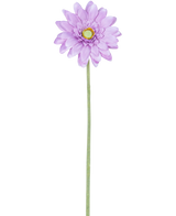 De Kunstbloem mini Gerbera 47 cm lila heeft een enkele lichtpaarse margrietachtige bloem met gelaagde bloemblaadjes en een geel hart op een lange, slanke groene steel, perfect om te laten zien tegen een witte achtergrond.