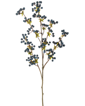 De Kunstbloem Bessen 104 cm donkerblauw is een enkele dunne tak met groene bladeren en trosjes kleine, ronde, donkerblauwe besjes, weergegeven op een effen witte achtergrond.