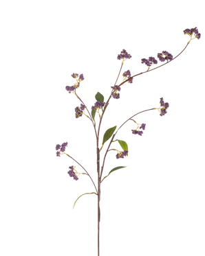 De Kunstbloem Bessen 95 cm paars heeft een enkele bruine stengel met meerdere takken, versierd met trossen paarse bessen en enkele groene bladeren, perfect geïsoleerd op een witte achtergrond.
