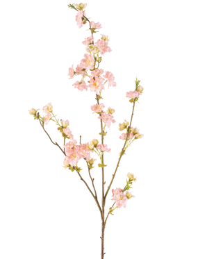 De Kunstbloem Kersenbloesem 94 cm lichtroze heeft een enkele tak met meerdere uitlopers, versierd met trossen delicate lichtroze kersenbloesems en groene knoppen, tegen een effen witte achtergrond.