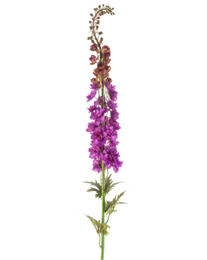 De Kunstbloem Ridderspoor 137 cm paars heeft een hoge groene stengel met diep gelobde bladeren en trossen levendige paarse bloemen langs de bovenkant, tegen een witte achtergrond.