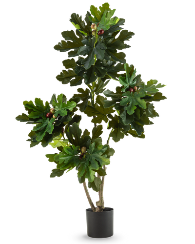 De Kunstplant Ficus Carica Vijgenboom 150 cm is een kunstvijgenboom in pot met meerdere takken, grote groene bladeren en kleine donkerpaarse nepvijgen in een eenvoudige zwarte pot tegen een effen witte achtergrond.