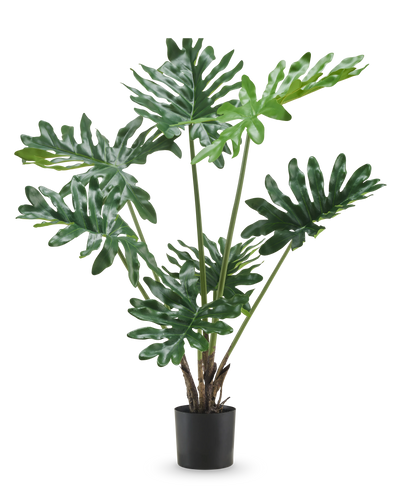 De Kunstplant Philodendron 90 cm heeft grote, glanzende donkergroene gespleten bladeren en meerdere rechtopstaande stelen in een hoge pot, tegen een effen witte achtergrond.