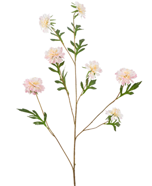 De Kunstbloem Korenbloem 112 cm lichtroze heeft een lange, dunne steel met verschillende takken, elk met lichtroze pioenachtige bloemen en groene bladeren, tegen een effen witte achtergrond.