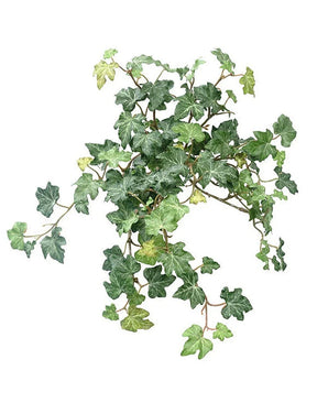 De Kunst Klimop Deluxe Groen 40cm is een realistische kunst klimopplant met groene, gelobde bladeren en slingerende ranken tegen een effen witte achtergrond.