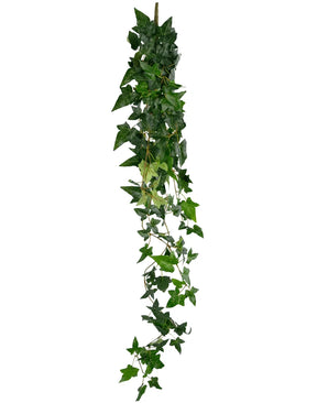De Kunst hangplant Klimop Boston 120 cm groen heeft een weelderige, trapsgewijze streng van kunstmatige groene klimop met puntige bladeren, perfect om groen toe te voegen aan elke ruimte tegen een witte achtergrond.