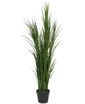 De Kunstgras Groen UV 150cm is een hoge kunstgrasplant in pot met lange, slanke groene bladeren die dicht op elkaar staan in een zwarte pot, tegen een witte achtergrond.