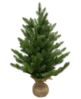 De Kunstkerstboom Mini "Munchi" 60 cm (100% PE) is een kleine, groene den met dichte takken. Zijn basis is omwikkeld met jute en vastgebonden met touw en staat rechtop tegen een effen witte achtergrond.