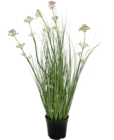 De Kunstgras Preibloem Uiengras Bonsai 61cm brandvertragend heeft lange, slanke groene bladeren en lange stelen met kleine trosjes lichtpaarse bloemen, gepresenteerd in een pot tegen een effen witte achtergrond.