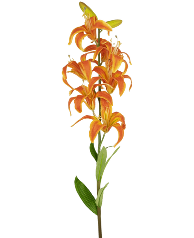 De Kunstbloem Martagon Lelie 78 cm oranje heeft een enkele steel met meerdere levendige oranje leliebloemen en groene bladeren, tegen een effen witte achtergrond.