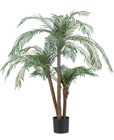 De Kunstpalm Cycas Classic 135 cm heeft meerdere slanke stammen en lange, overhangende groene bladeren, in een eenvoudige zwarte pot tegen een effen witte achtergrond.