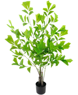 De Kunstplant Fishtailpalm 120 cm is een potplant met meerdere hoge stelen en levendige groene, waaiervormige bladeren, afgebeeld tegen een witte achtergrond.