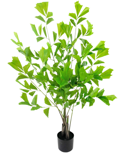 De Kunstplant Fishtailpalm 120 cm is een potplant met meerdere hoge stelen en levendige groene, waaiervormige bladeren, afgebeeld tegen een witte achtergrond.
