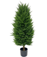 Voeg een vleugje tijdloze elegantie toe met de Kunstplant Conifeer deluxe UV 100 cm, met dicht heldergroen gebladerte en een klassieke conische vorm - perfect voor het verfraaien van elke ruimte tegen een eenvoudige witte achtergrond.