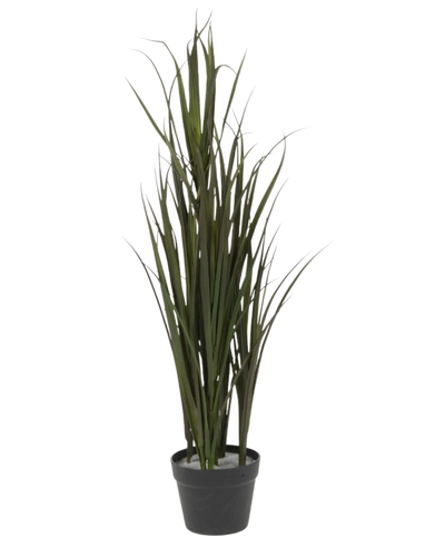 De Kunstgras Bordeaux UV 90cm is een hoog, groen siergras met lange, slanke bladeren in een zwarte plastic pot, tegen een effen witte achtergrond.