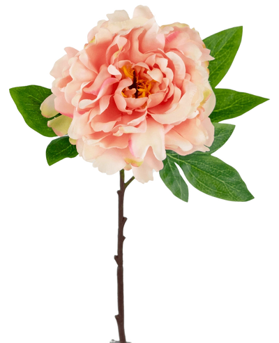 De Kunstbloem Pioenroos 61 cm zacht roze is een roze kunstpioen met gelaagde bloemblaadjes en een geel hart op een steel met groene bladeren, tegen een witte achtergrond.