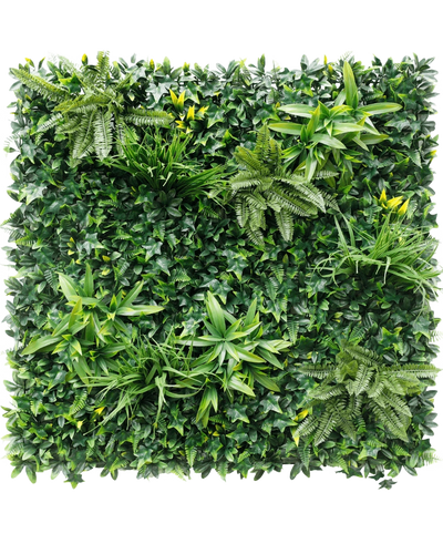 De Kunsthaag Volta 100x100 cm UV is een vierkante groene wand met dicht kunstloof, met verschillende bladplanten zoals varens en kleine gele bloemen, gerangschikt op een weelderige achtergrond.