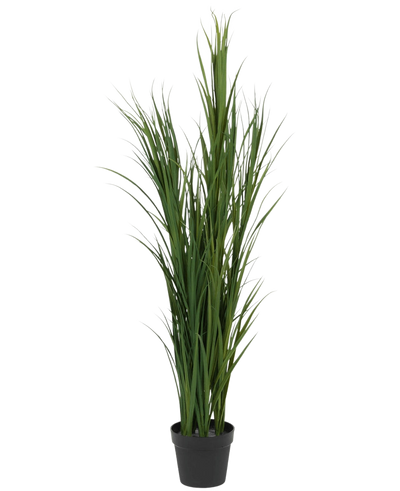 De Kunstgras Groen UV 150cm is een hoge kunstgrasplant met lange, slanke groene bladeren in een kleine zwarte pot, afgebeeld tegen een effen witte achtergrond.