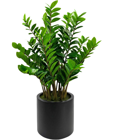 De Kunstplant Zamioculcas kant en klaar in zwarte pot van 120 cm heeft glanzende groene bladeren en staat in een eenvoudige, ronde zwarte pot tegen een witte achtergrond.