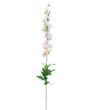 Een Kunstbloem Ridderspoor Real Touch champagnepa, 90 cm hoog, heeft een slanke stengel met kleine, lichtroze bloemen die verticaal bloeien en groene bladeren aan de basis, geïsoleerd op een witte achtergrond.
