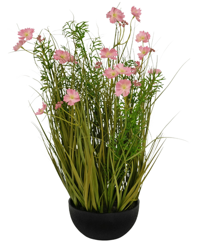 De Kunstgras roze Gesang Bloem uiengraspot 56cm brandvertragend heeft een zwarte pot met lang groen kunstgras en zachtroze-witte bloemen, perfect voor een stijlvolle inrichting tegen een witte achtergrond.
