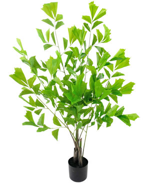De Kunstplant Fishtailpalm 120 cm heeft meerdere lange, slanke stelen met heldergroene, waaiervormige bladeren tegen een effen witte achtergrond.