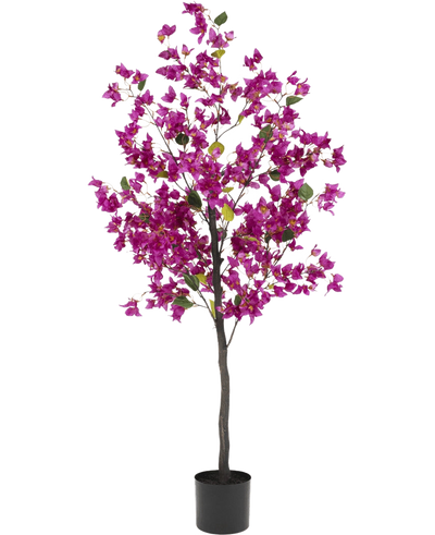 De Kunstplant Bougainvillea 150 cm Paars heeft een hoge, slanke stam met levendige paarse bloemen en groene bladeren, in een eenvoudige zwarte pot tegen een witte achtergrond.