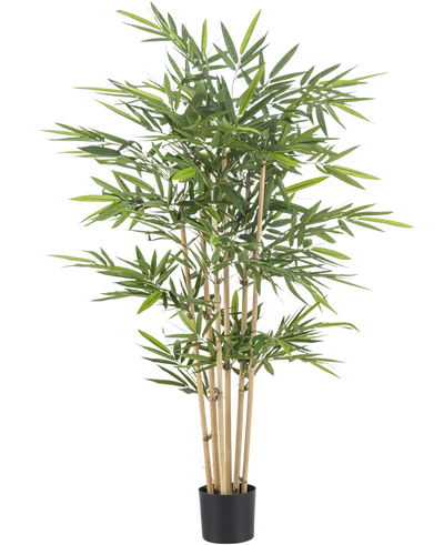 De Kunstplant Bamboe 150 cm brandvertragend heeft hoge, lichtbruine stengels en weelderige groene bladeren. Het biedt blijvende schoonheid en extra brandveiligheid voor elke ruimte binnenshuis, hier afgebeeld tegen een effen witte achtergrond.