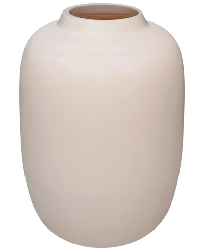 De Vaas Artic Beige (Ø21 x H29 cm) is een gladde vaas van gebroken wit keramiek met een ronde vorm en een kleine uitlopende opening, afgebeeld tegen een witte achtergrond.